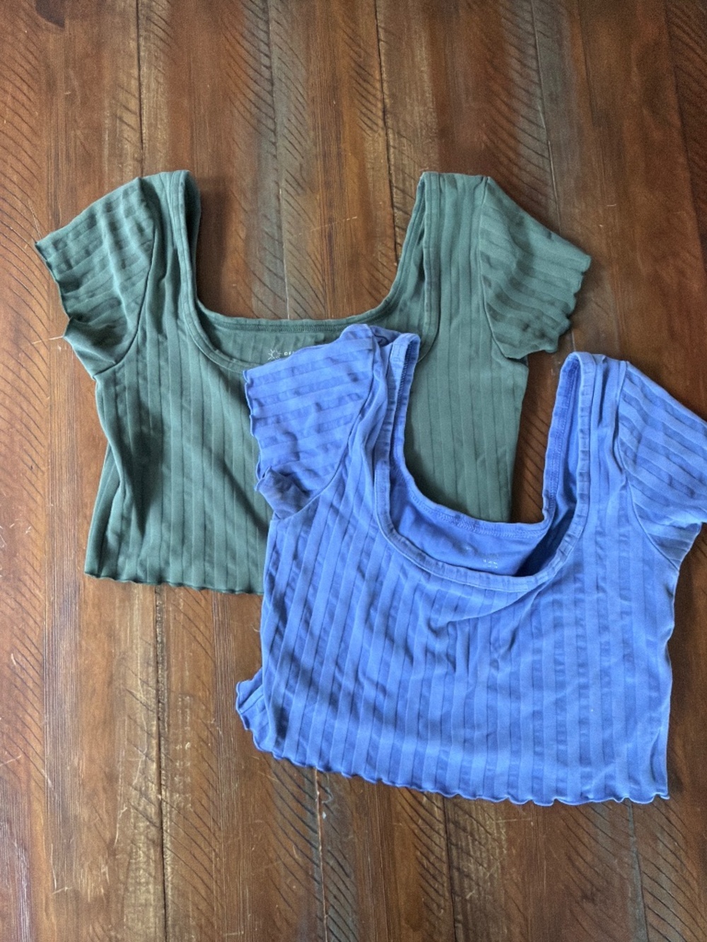 Women’s Aerie Offline Bundle Two Crop Tops Medium Shirts Arie